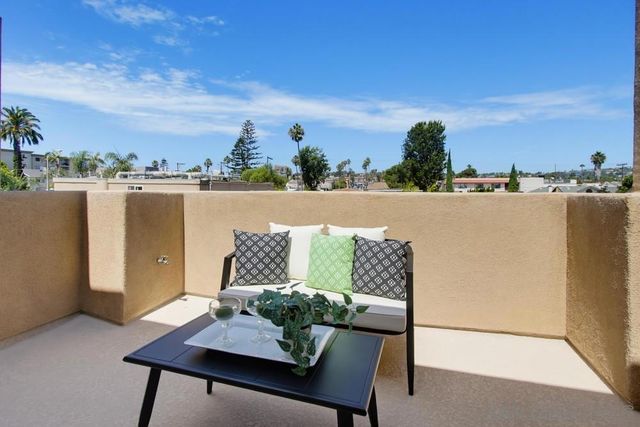 4279 Lamont, San Diego, CA 92109