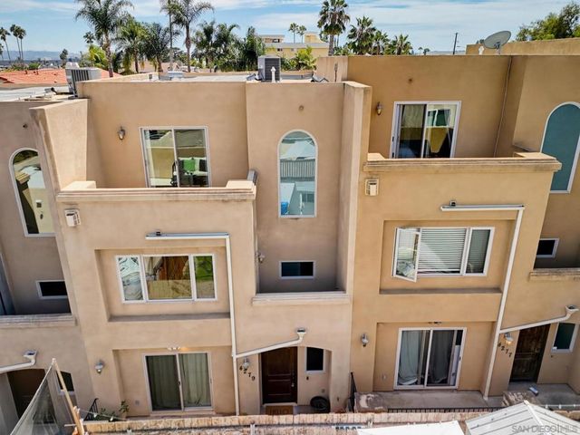 4279 Lamont, San Diego, CA 92109