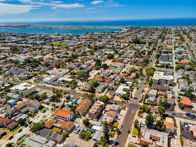 4279 Lamont, San Diego, CA 92109