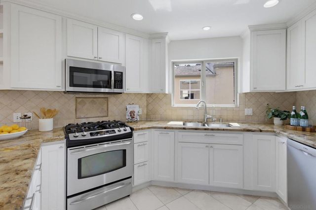 4279 Lamont, San Diego, CA 92109