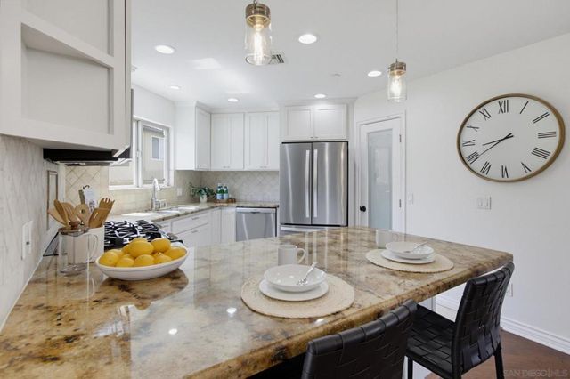 4279 Lamont, San Diego, CA 92109