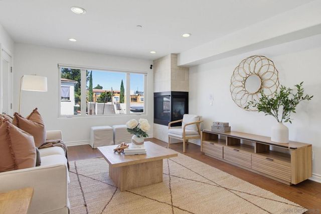 4279 Lamont, San Diego, CA 92109