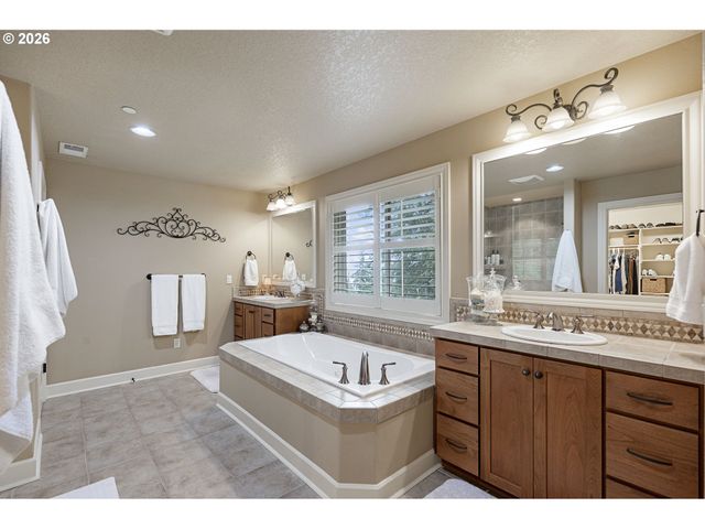 18262 Sw SANTORO Dr, Beaverton, OR 97007