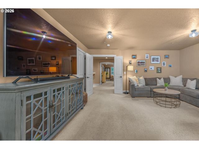 18262 Sw SANTORO Dr, Beaverton, OR 97007