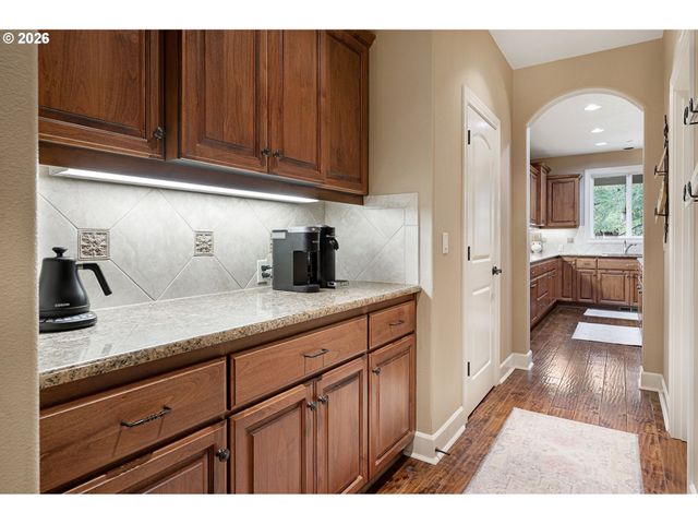 18262 Sw SANTORO Dr, Beaverton, OR 97007
