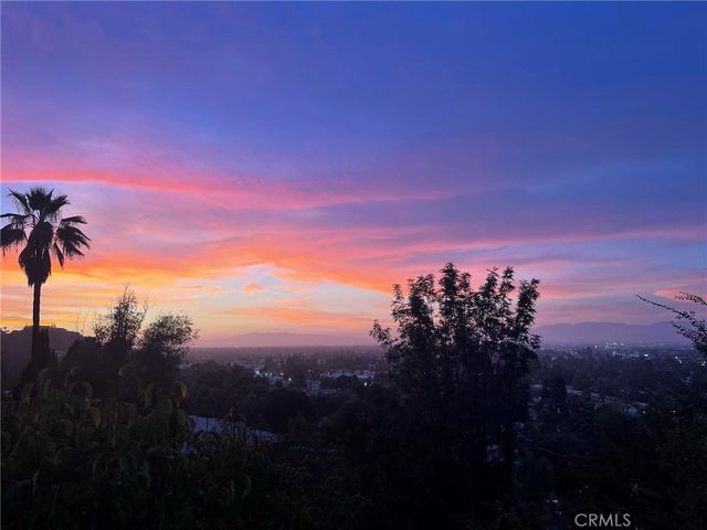 3915 Fredonia Drive, Studio City, CA 90068