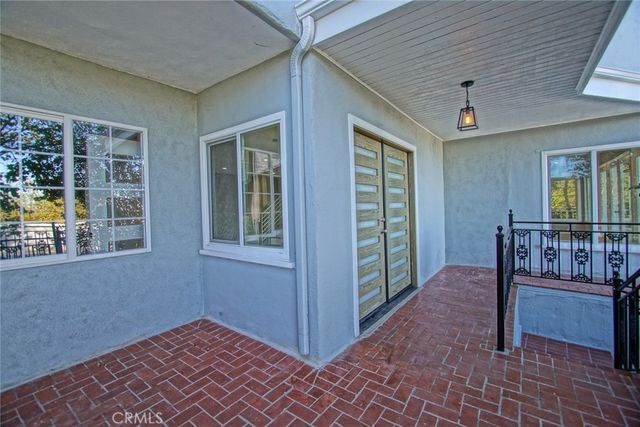 3915 Fredonia Drive, Studio City, CA 90068