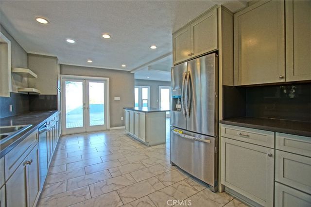 3915 Fredonia Drive, Studio City, CA 90068