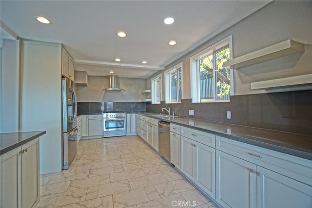 3915 Fredonia Drive, Studio City, CA 90068