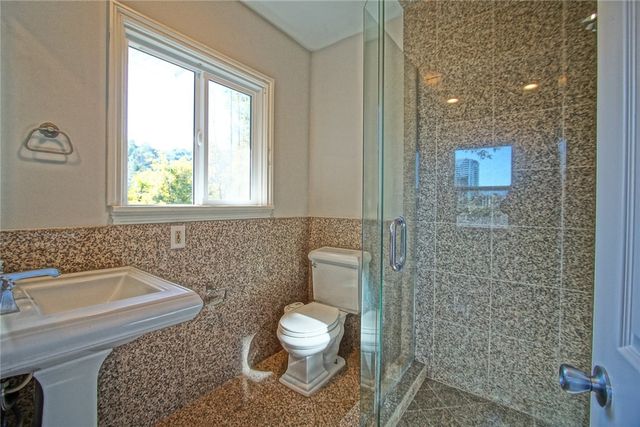 3915 Fredonia Drive, Studio City, CA 90068