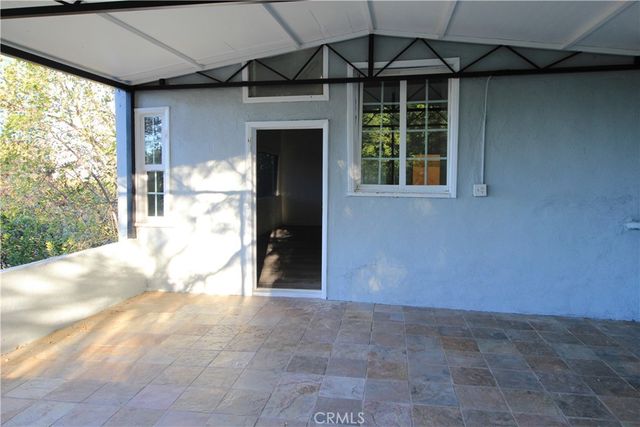 3915 Fredonia Drive, Studio City, CA 90068