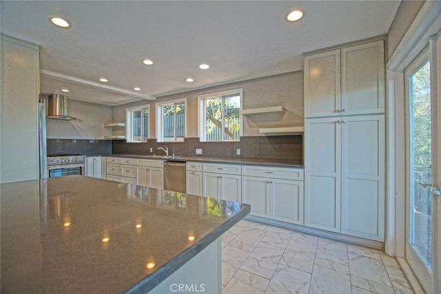 3915 Fredonia Drive, Studio City, CA 90068