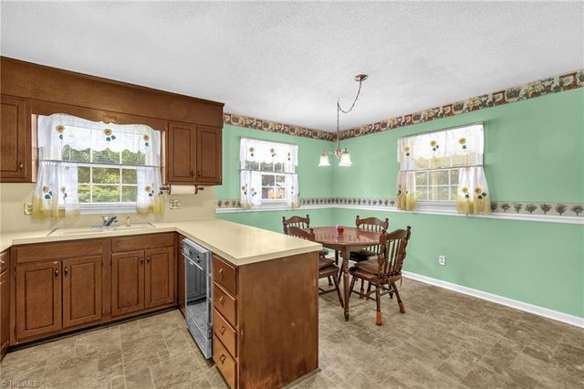 185 Frontier Drive, Kernersville, NC 27284