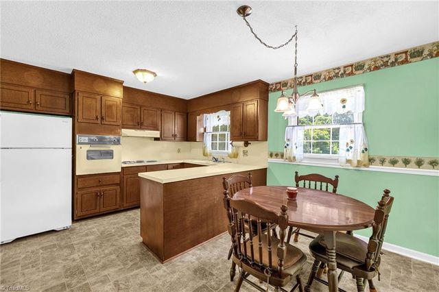 185 Frontier Drive, Kernersville, NC 27284