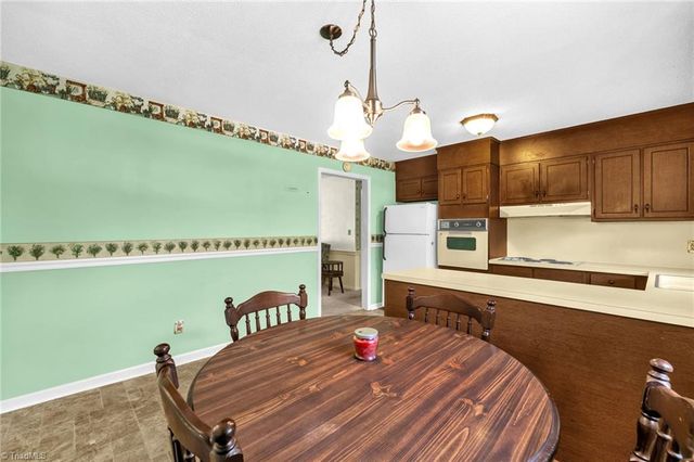 185 Frontier Drive, Kernersville, NC 27284