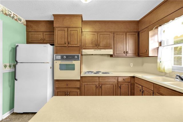 185 Frontier Drive, Kernersville, NC 27284