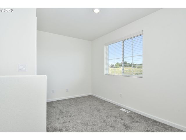 3907 Sw DUNIWAY Ln, Gresham, OR 97080