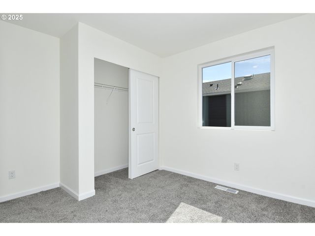 3907 Sw DUNIWAY Ln, Gresham, OR 97080