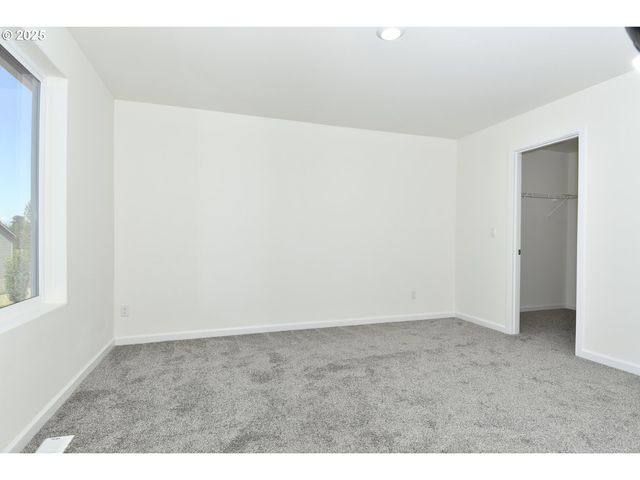 3907 Sw DUNIWAY Ln, Gresham, OR 97080