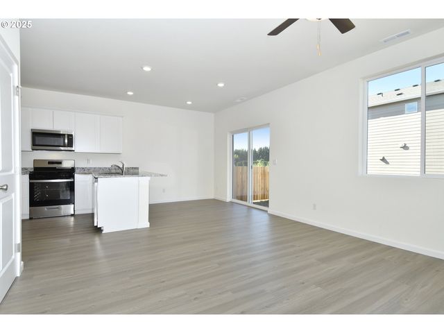 3907 Sw DUNIWAY Ln, Gresham, OR 97080