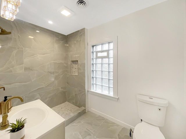 1431 N 22nd STREET, Milwaukee, WI 53205