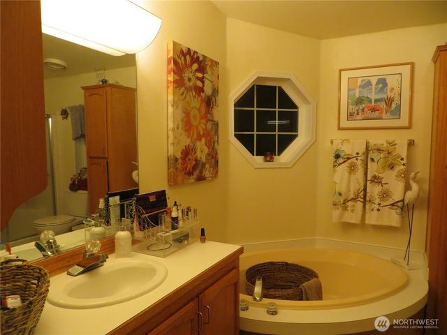 23800 SE Tiger Mountain Rd, Issaquah, WA 98207