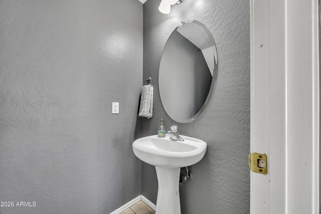 4930 W SHUMWAY FARM Road, Laveen, AZ 85339