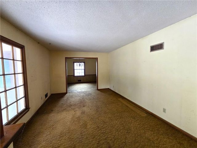 12905 Manchester Avenue, Grandview, MO 64030