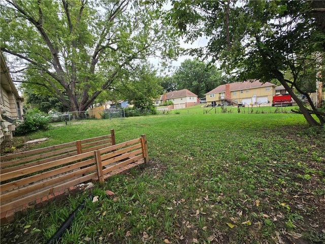 12905 Manchester Avenue, Grandview, MO 64030