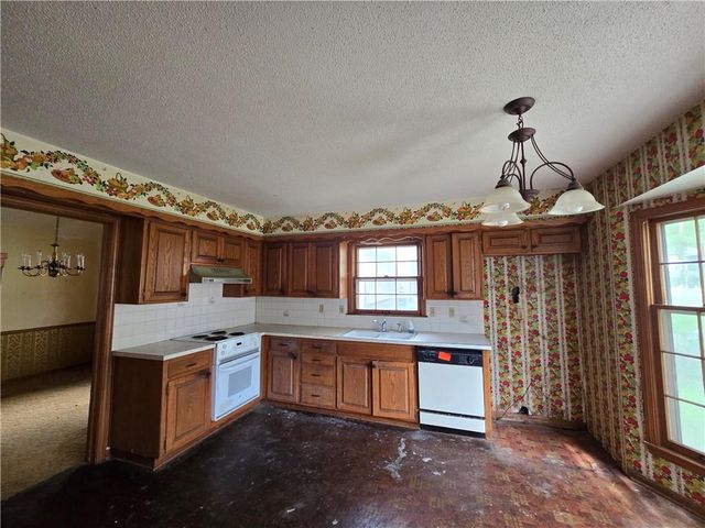 12905 Manchester Avenue, Grandview, MO 64030
