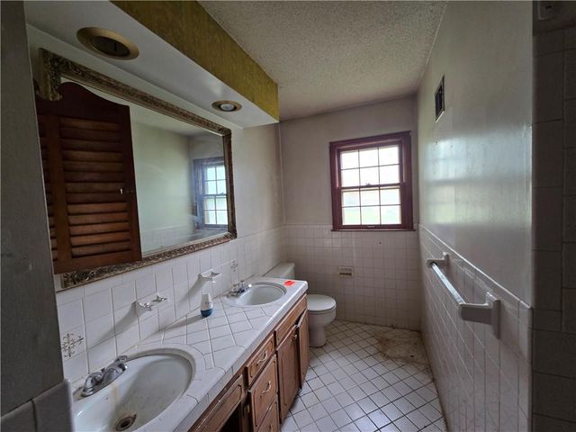 12905 Manchester Avenue, Grandview, MO 64030