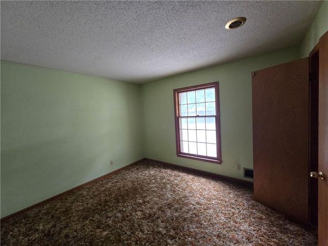 12905 Manchester Avenue, Grandview, MO 64030