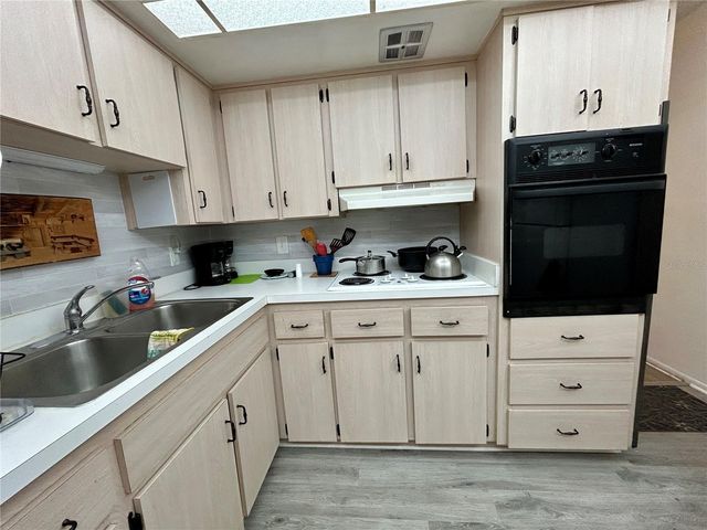 2467 FINLANDIA LANE 27, Clearwater, FL 33763