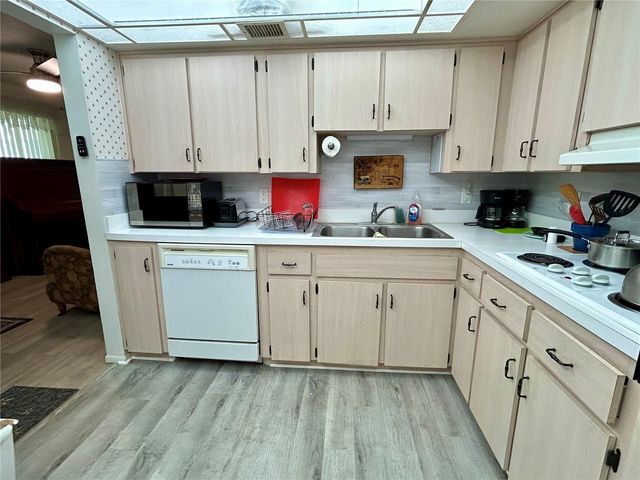2467 FINLANDIA LANE 27, Clearwater, FL 33763