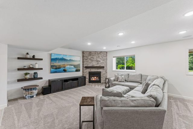 19335 Indora Trail, Lakeville, MN 55044