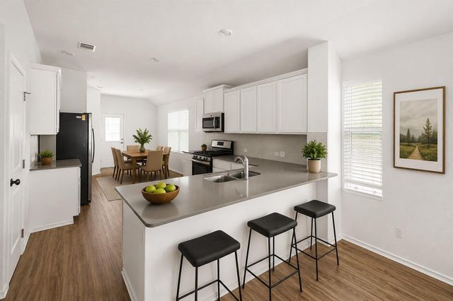 120 Milliner LOOP, Hutto, TX 78634