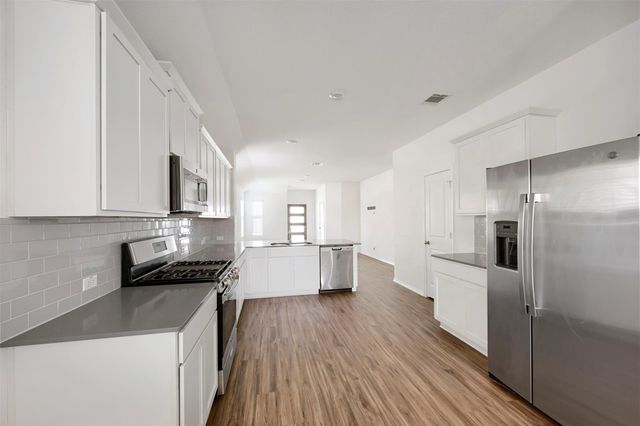120 Milliner LOOP, Hutto, TX 78634