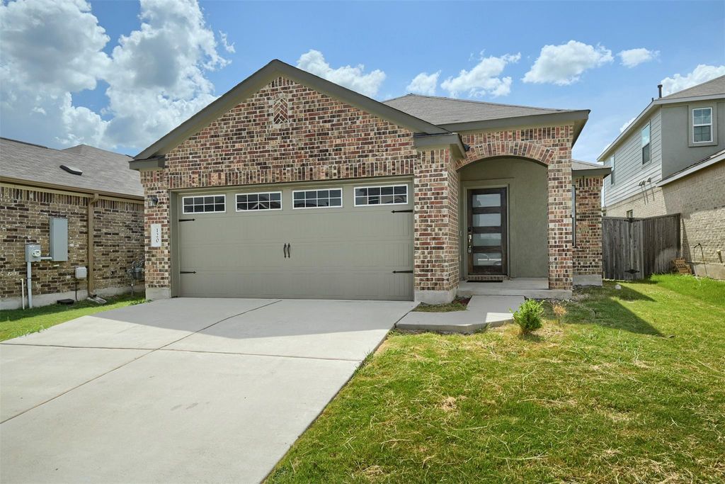 120 Milliner LOOP, Hutto, TX 78634