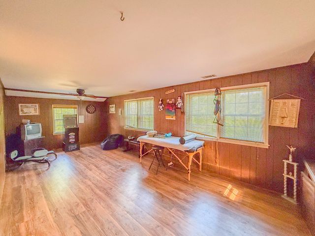 1219 Woodland Dr, New Johnsonville, TN 37134