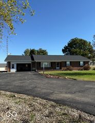 7142 W 125 Road S, Rushville, IN 46173