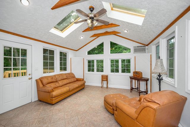 14 Kirk Rd, Billerica, MA 01821