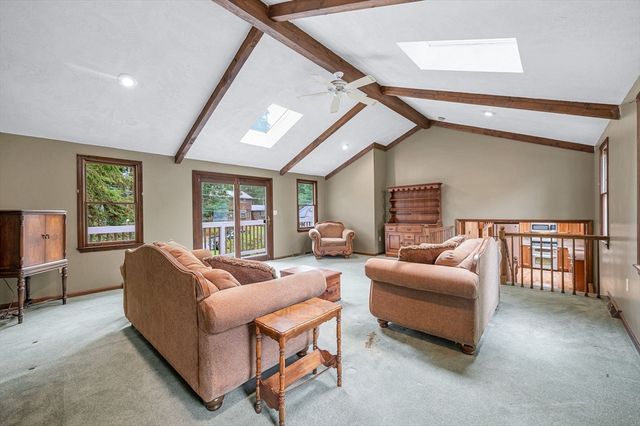 14 Kirk Rd, Billerica, MA 01821