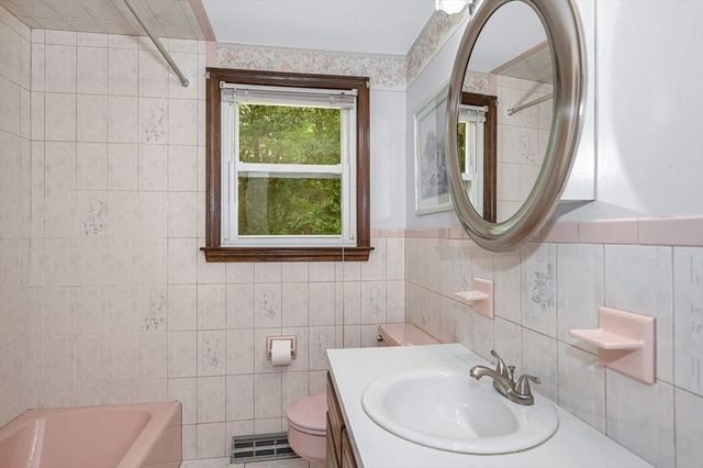 14 Kirk Rd, Billerica, MA 01821