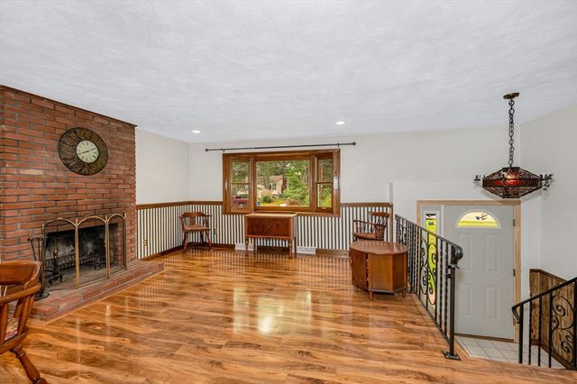 14 Kirk Rd, Billerica, MA 01821