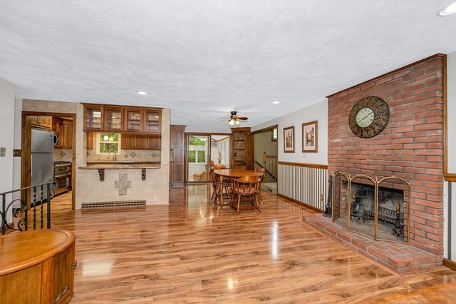 14 Kirk Rd, Billerica, MA 01821