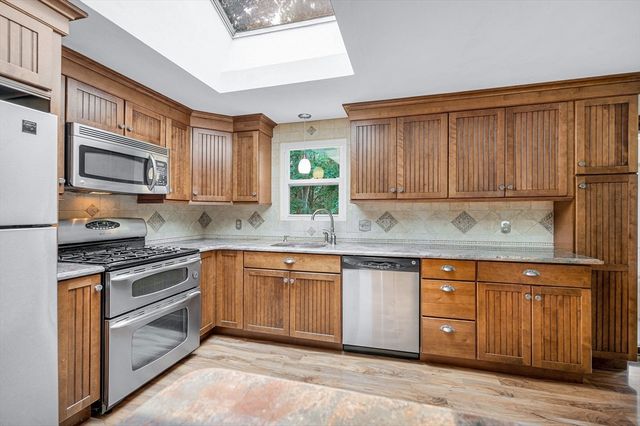 14 Kirk Rd, Billerica, MA 01821