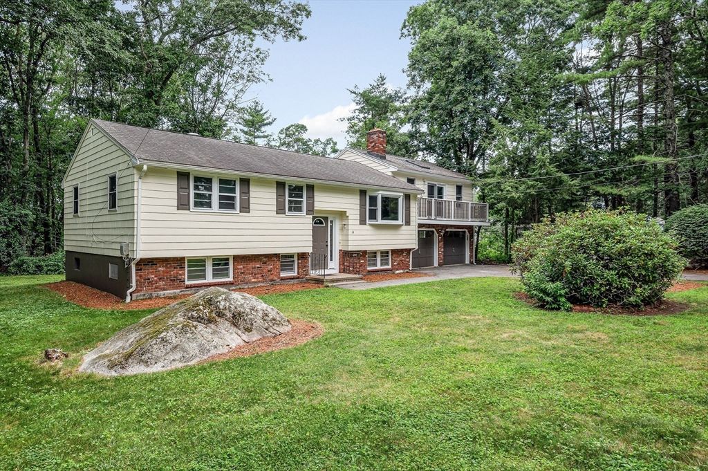 14 Kirk Rd, Billerica, MA 01821