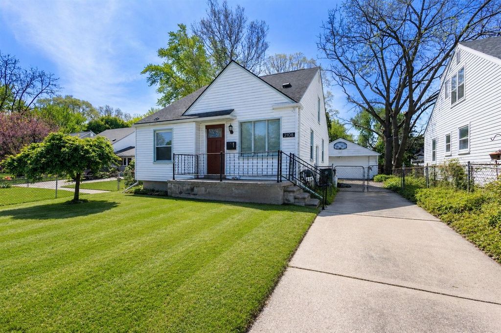 2108 E 4th Street, Royal Oak, MI 48067