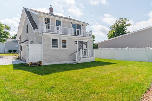 10 Vesper Avenue, Falmouth, MA 02540