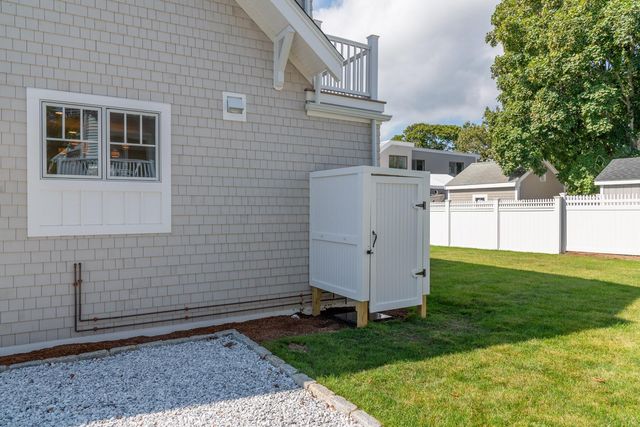 10 Vesper Avenue, Falmouth, MA 02540